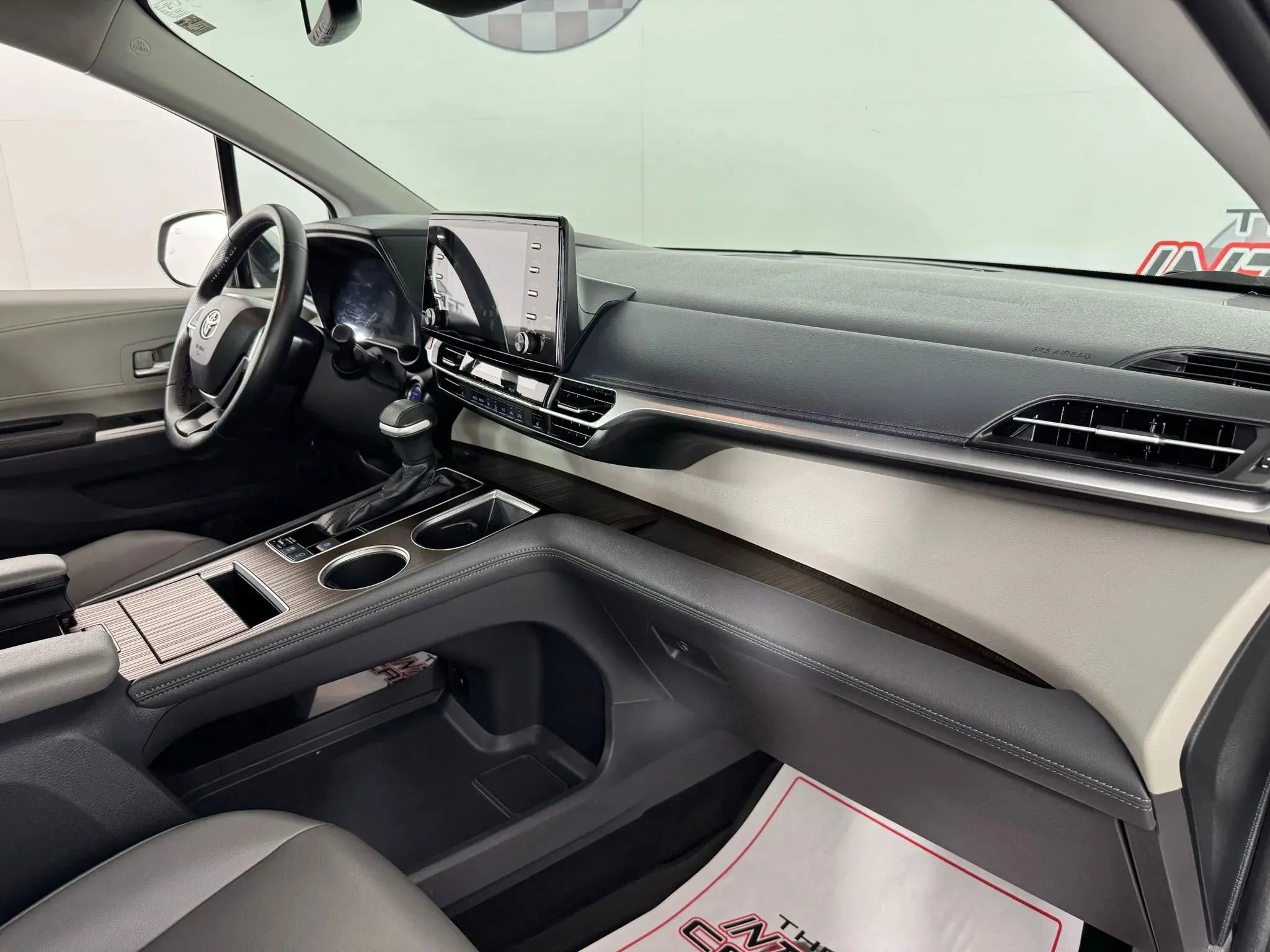 Used 2021 Toyota Sienna XLE image 12