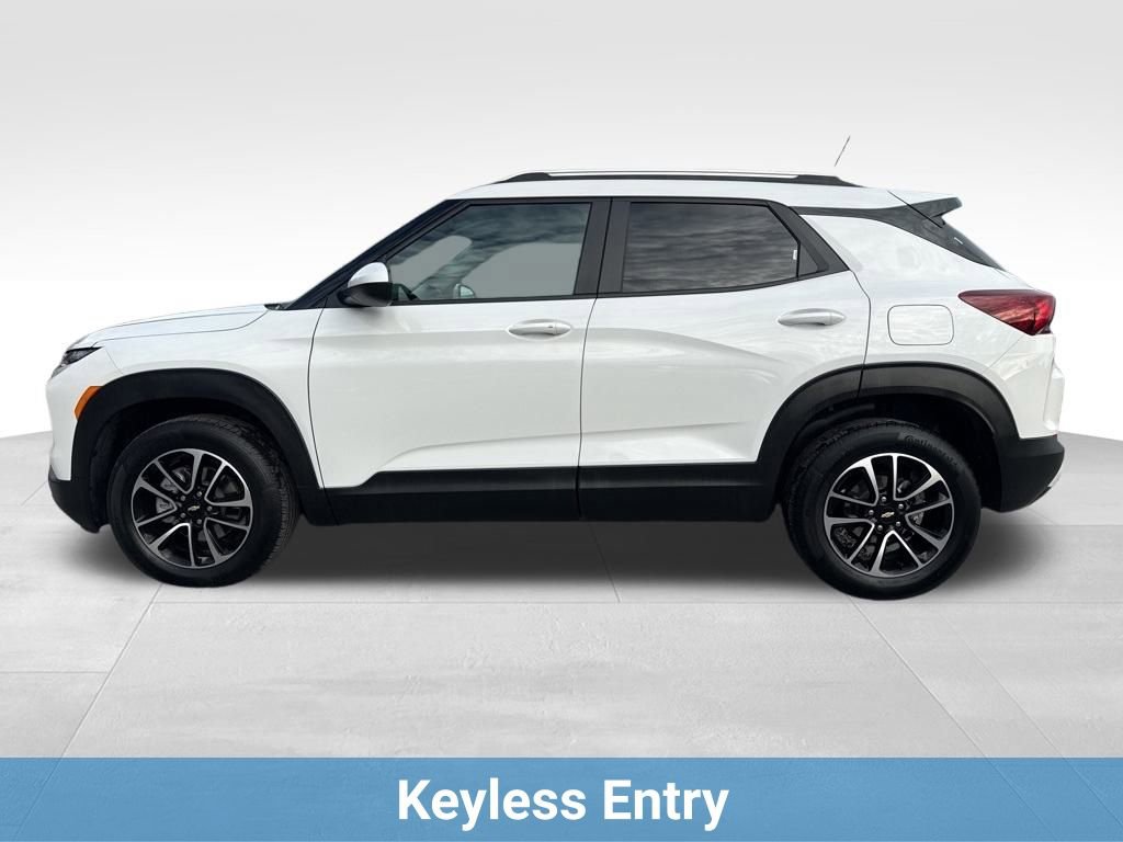 Used 2025 Chevrolet TrailBlazer LT image 3