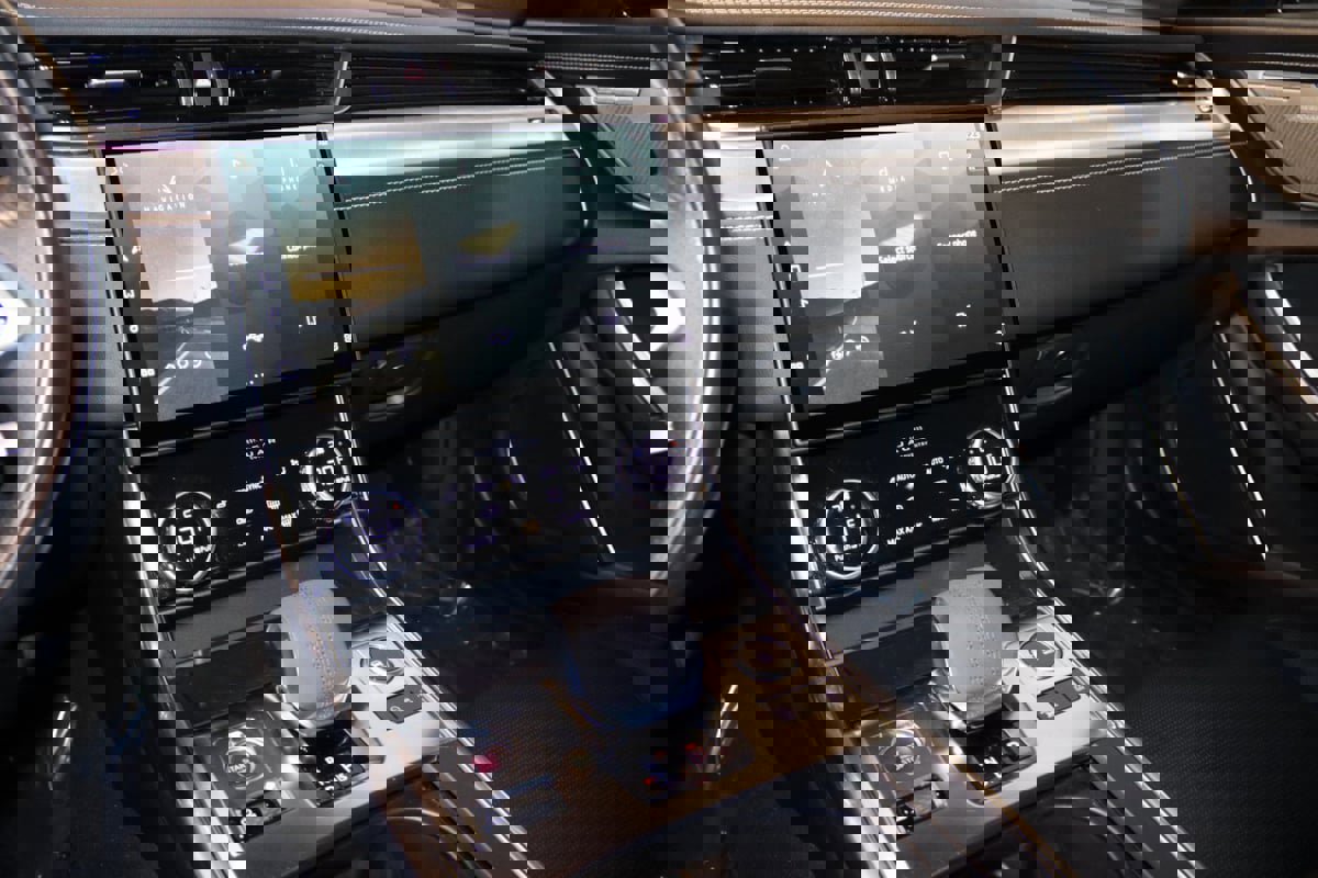 Used 2021 Jaguar XF R-Dynamic SE image 48