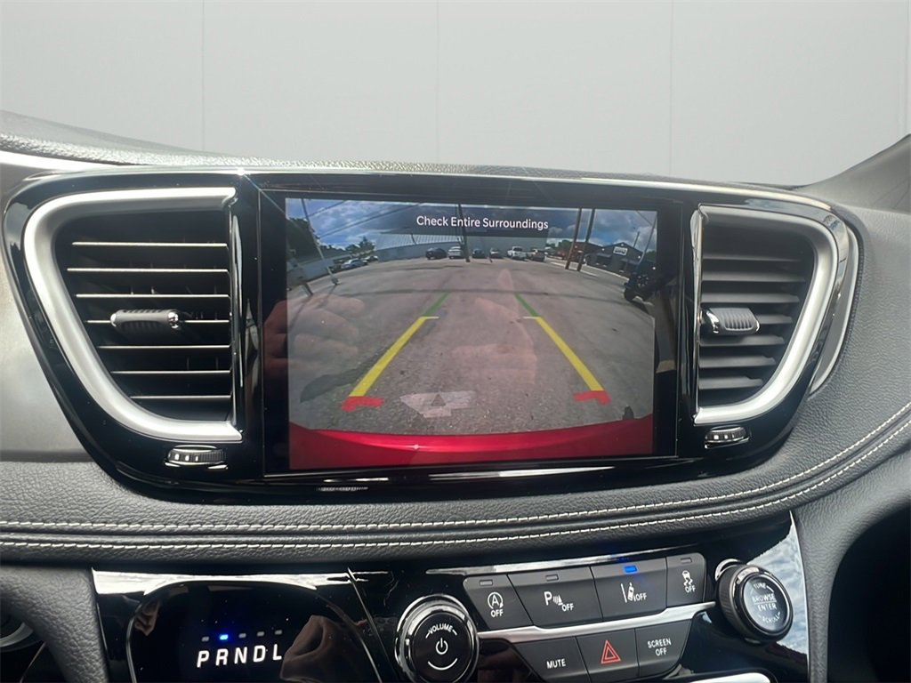 New 2025 Chrysler Pacifica Select image 23