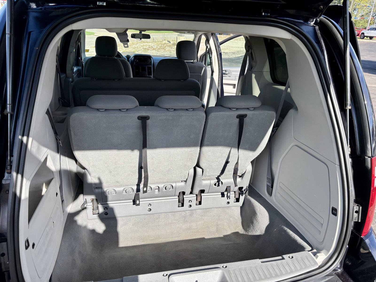 Used 2010 Dodge Grand Caravan SE image 11