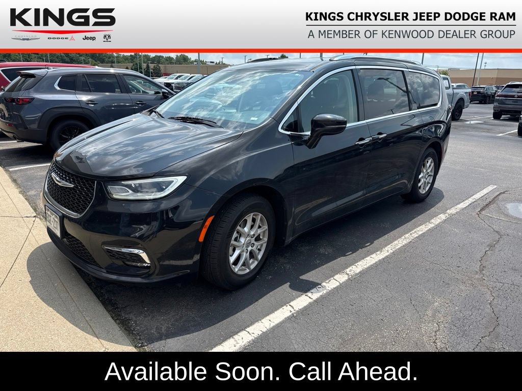 Used 2021 Chrysler Pacifica Touring-L FWD image 1