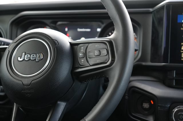 Used 2025 Jeep Gladiator Mojave AWD/4WD image 21