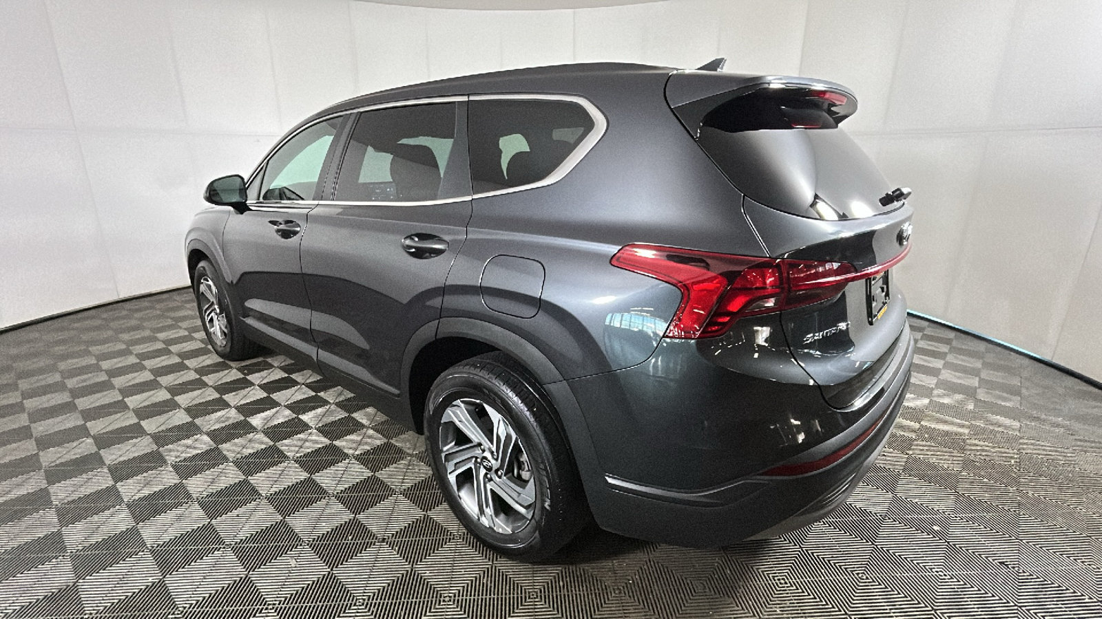 Used 2023 Hyundai Santa Fe SE FWD image 5