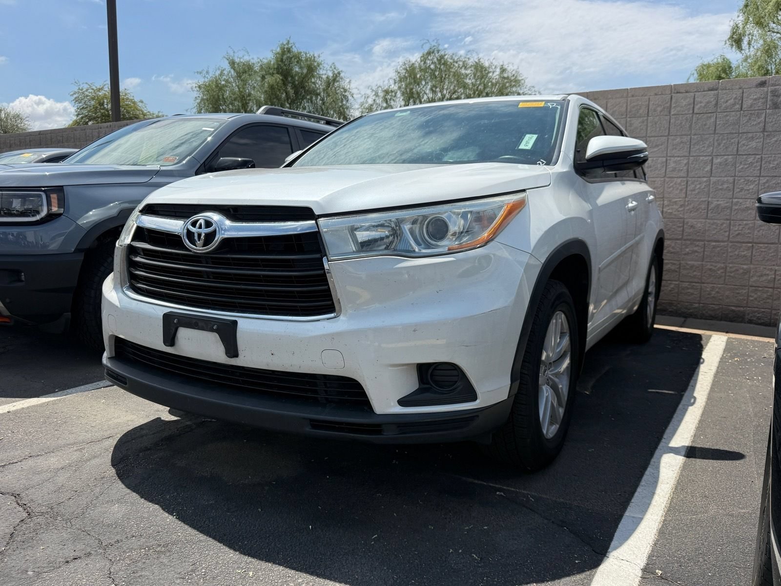Used 2016 Toyota Highlander LE AWD/4WD image 2
