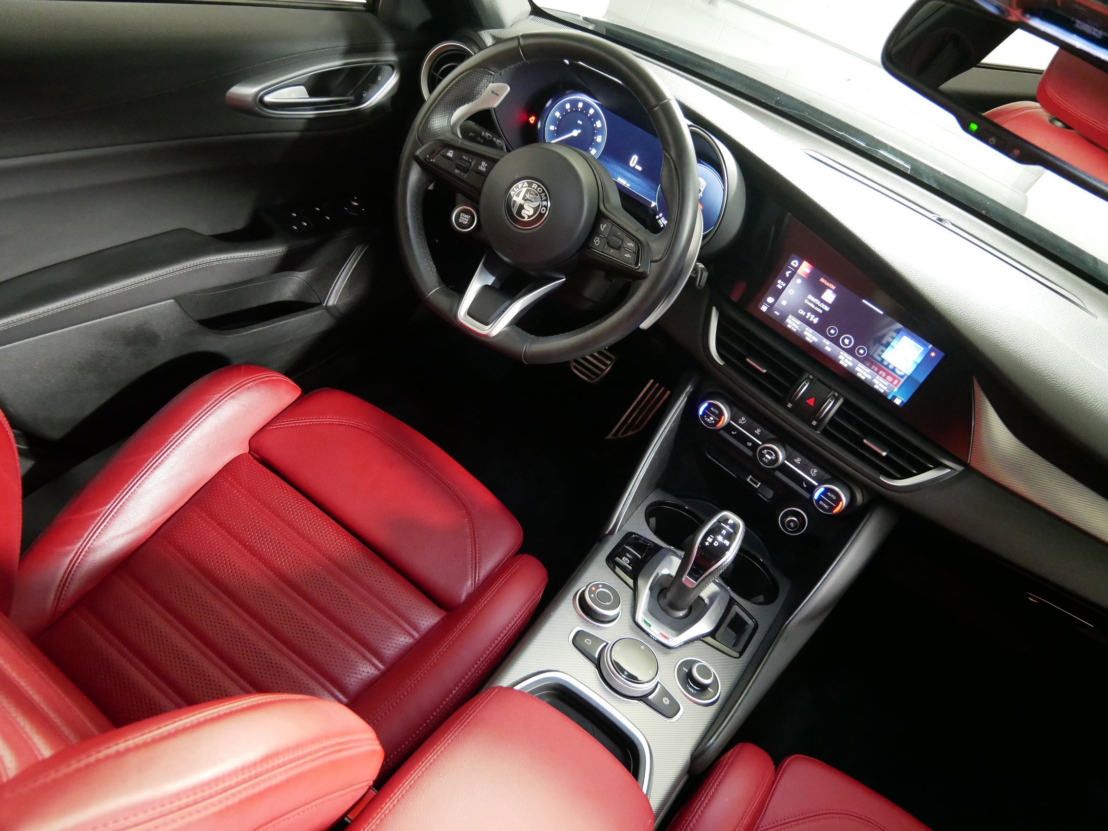 Used 2024 Alfa Romeo Giulia Veloce image 9