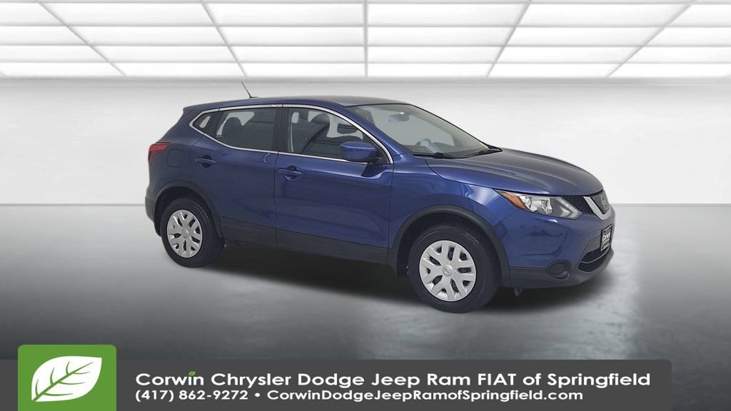 Used 2019 Nissan Rogue Sport S image 2