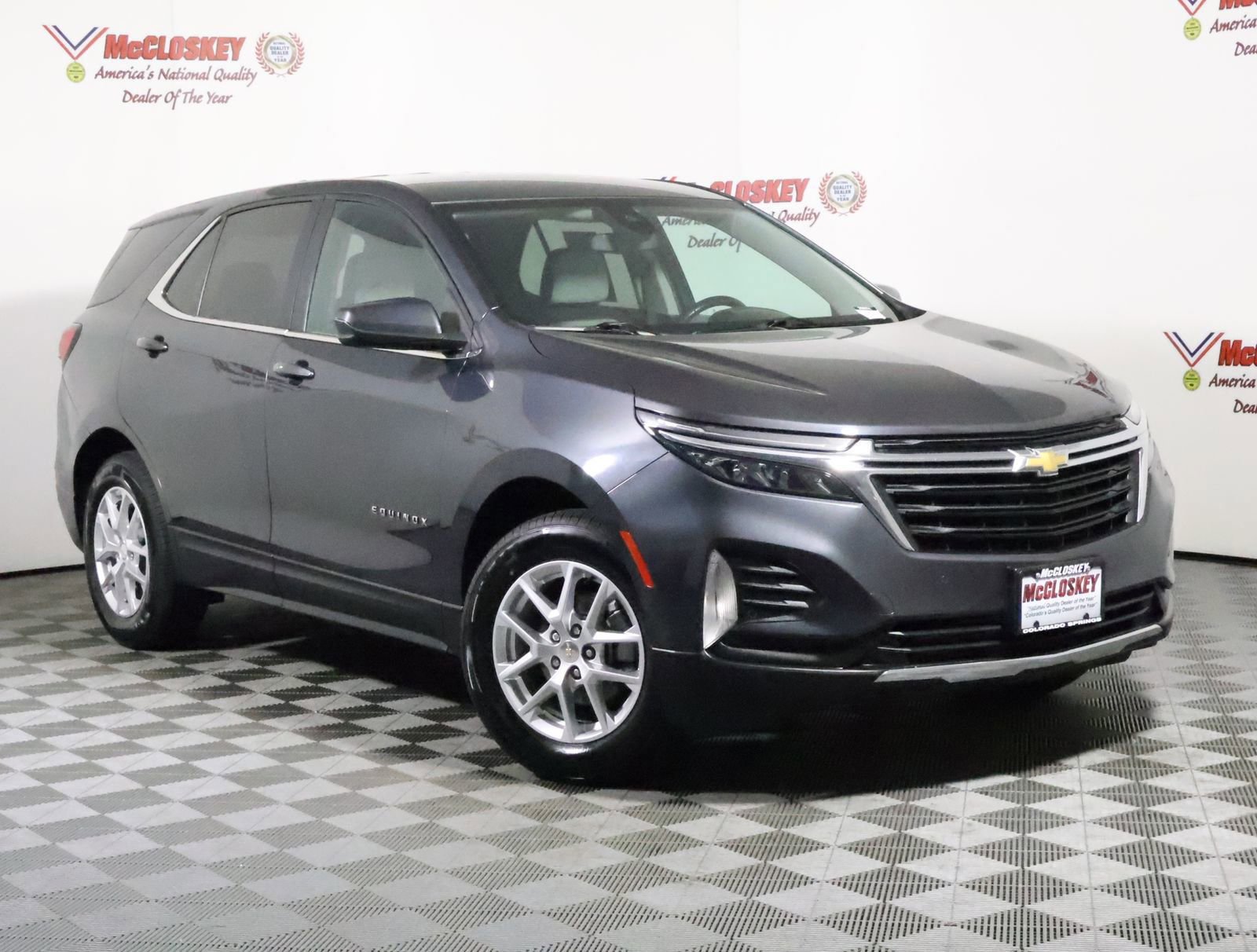 Used 2022 Chevrolet Equinox LT w/ Driver Convenience Package image 4