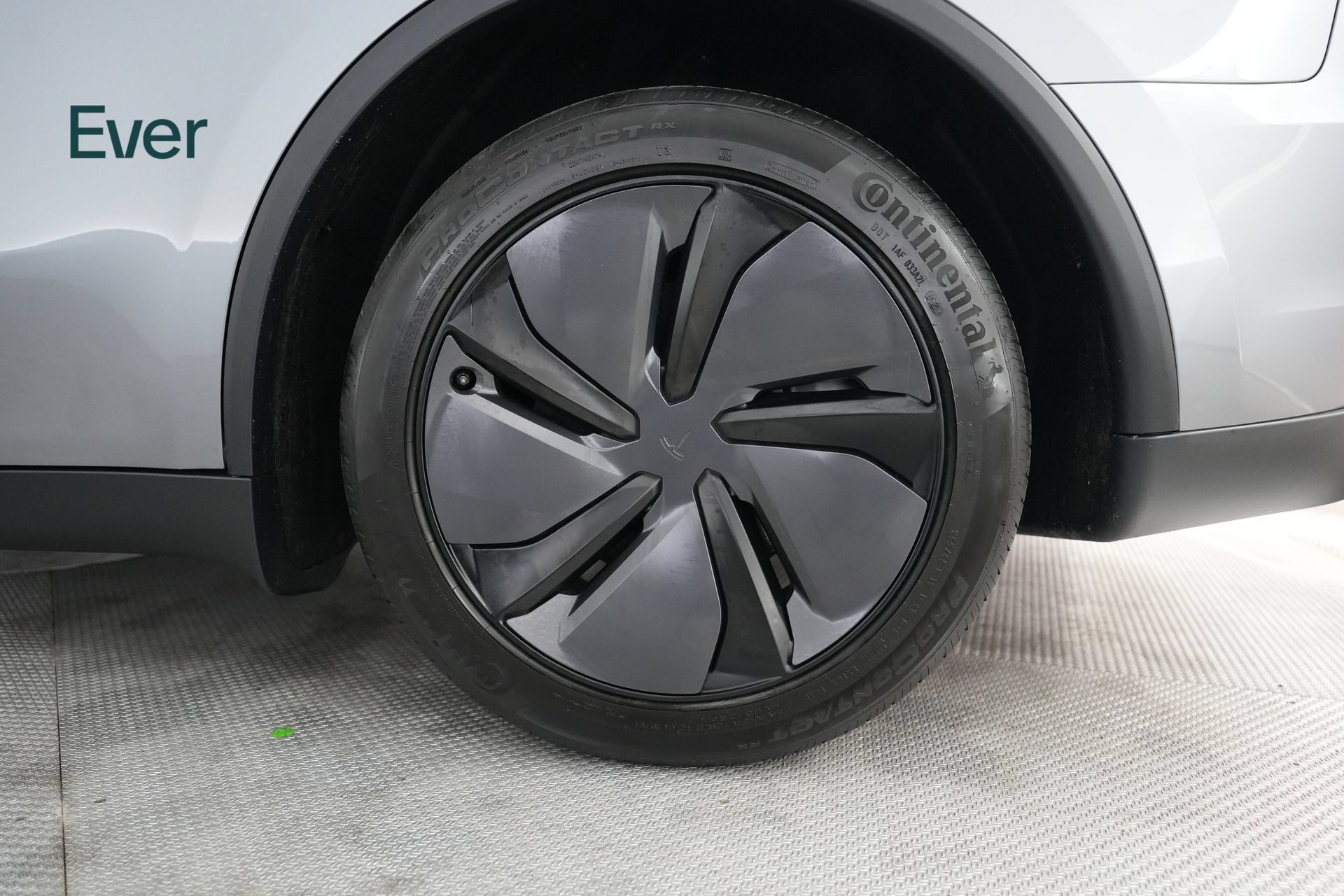 Used 2026 Tesla Model Y 2WD image 9