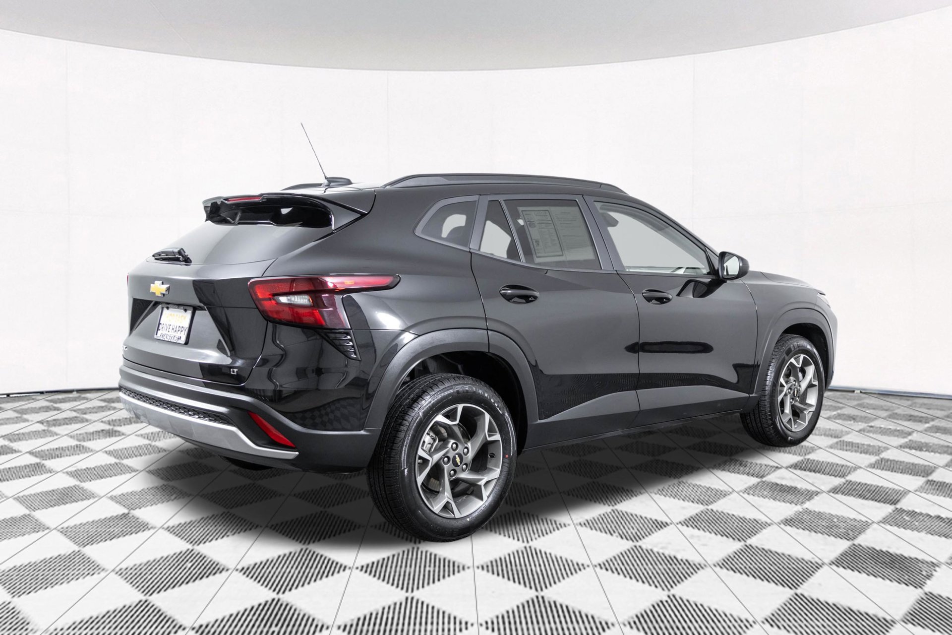 Used 2025 Chevrolet Trax LT FWD image 17