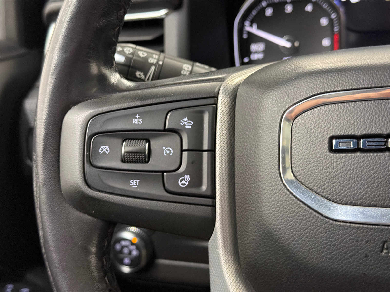 Used 2021 GMC Yukon XL Denali w/ LPO, Illumination Package AWD/4WD image 29