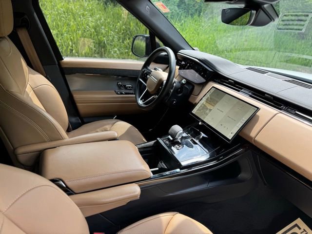 Used 2025 Land Rover Range Rover Sport SE AWD/4WD image 18