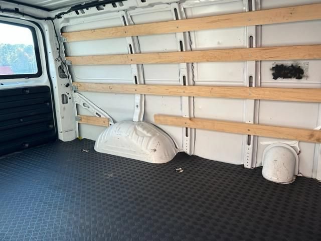 Used 2022 Chevrolet Express 2500 w/ Driver Convenience Package RWD image 13