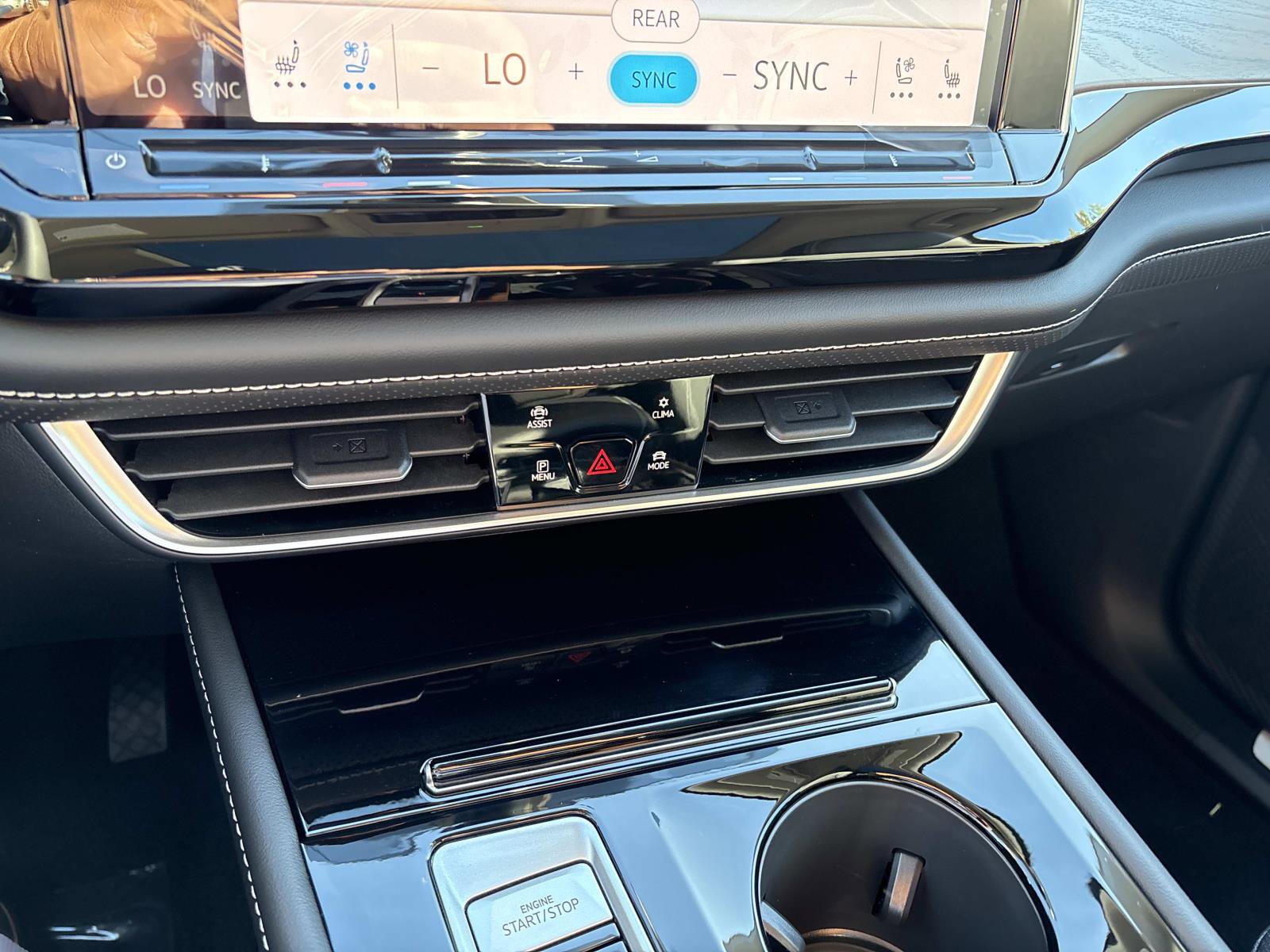 New 2026 Volkswagen Atlas SE image 24