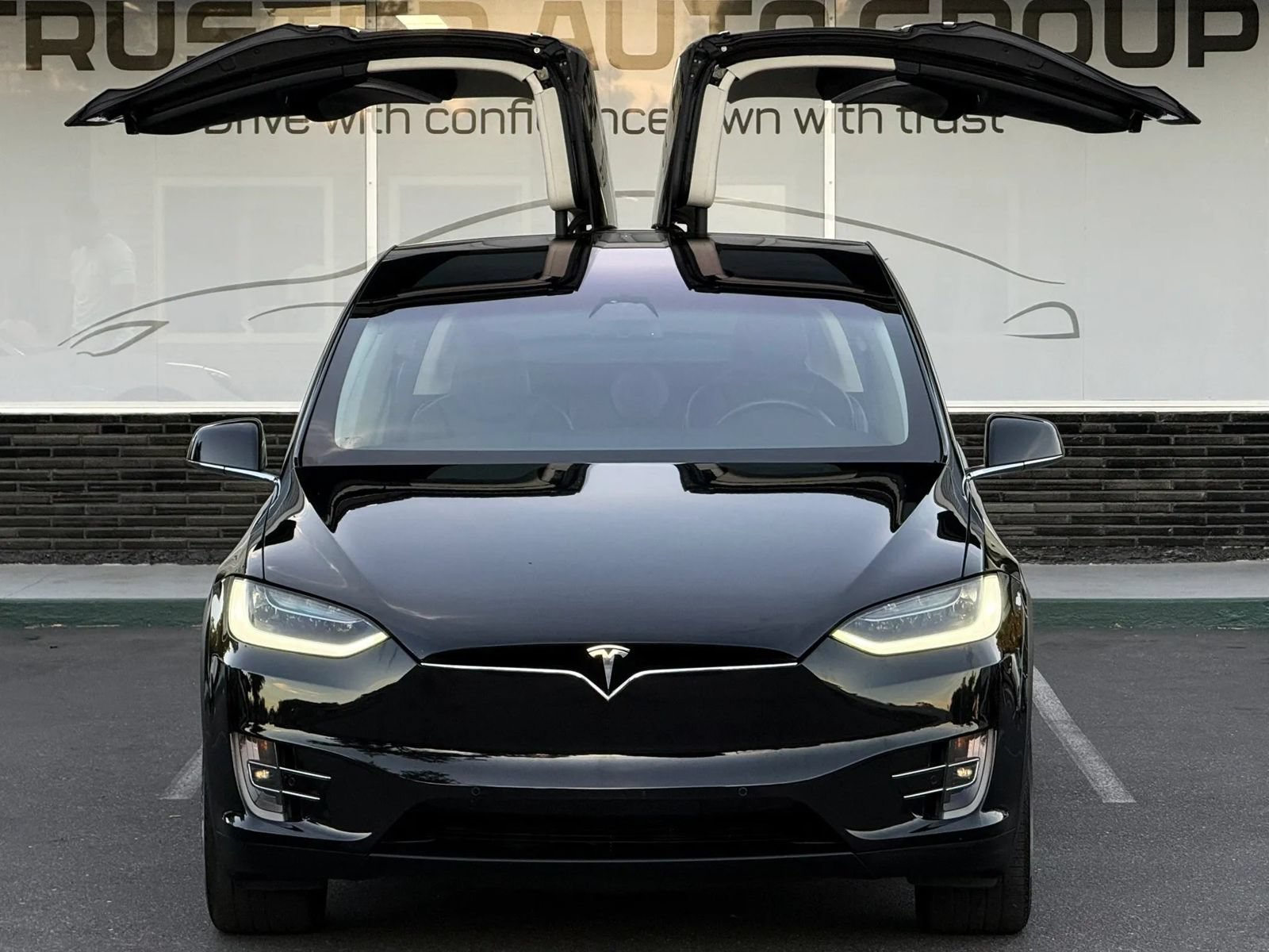 Used 2018 Tesla Model X 75D AWD/4WD image 2