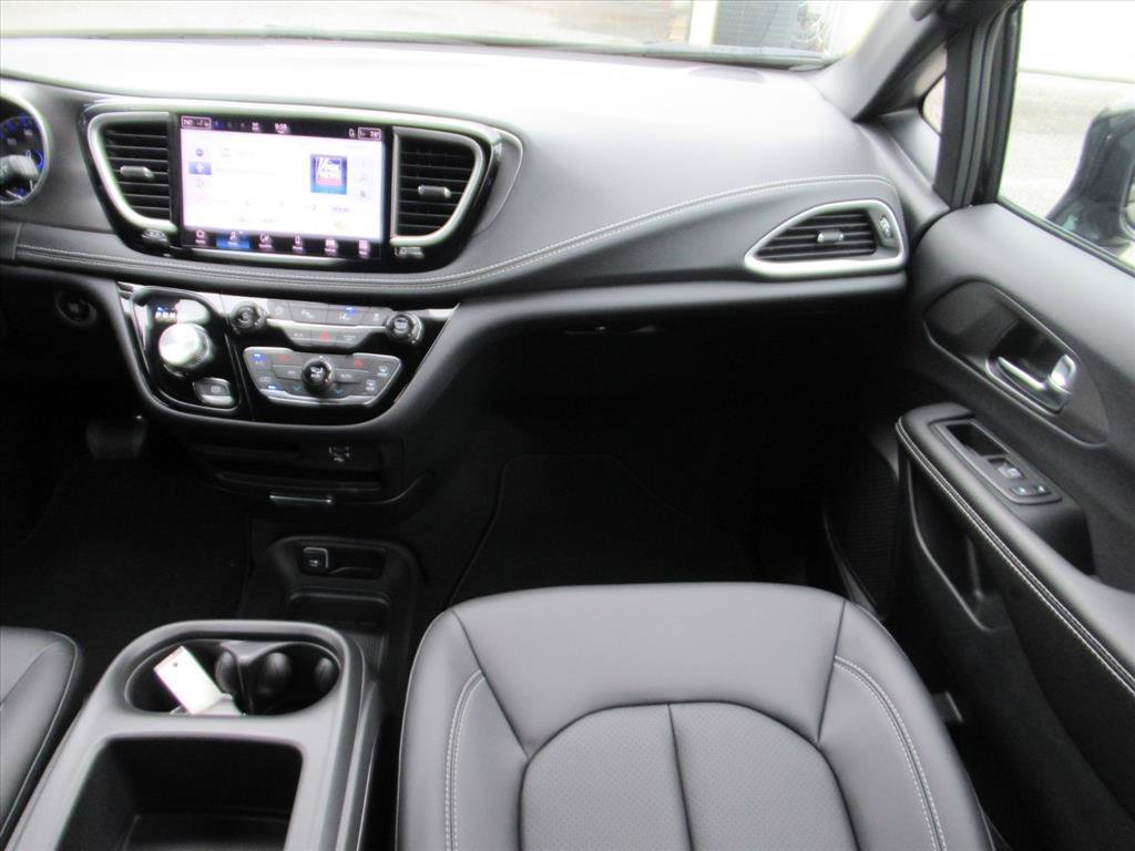 New 2026 Chrysler Pacifica Select w/ S Appearance Package FWD image 14