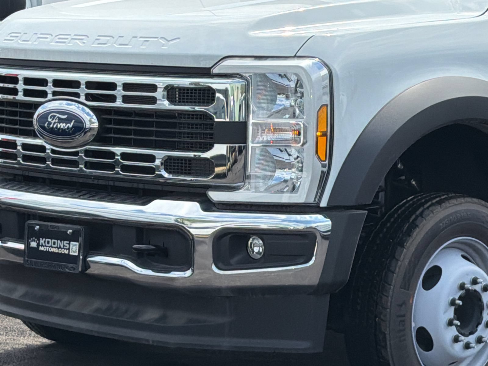 New 2025 Ford F450 XL w/ XL Chrome Package RWD image 2