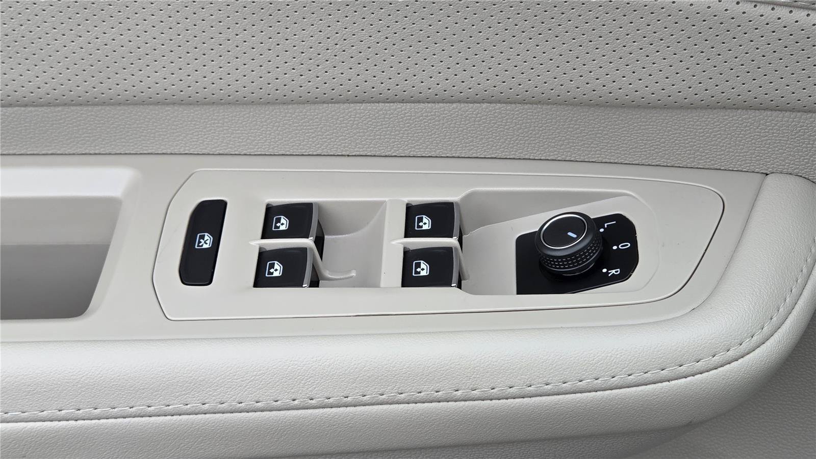 Certified 2026 Volkswagen Atlas SE AWD/4WD image 14