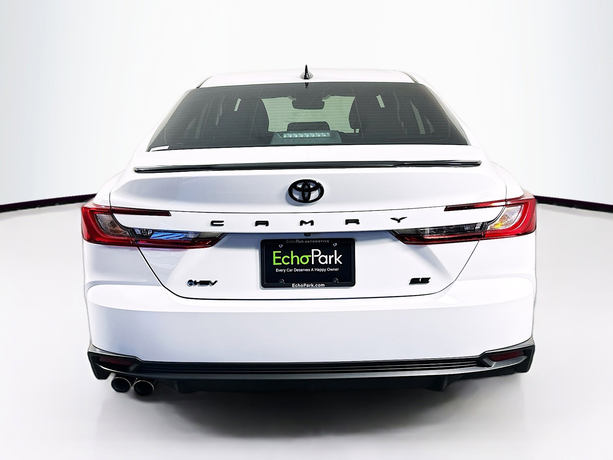 Used 2025 Toyota Camry SE image 7