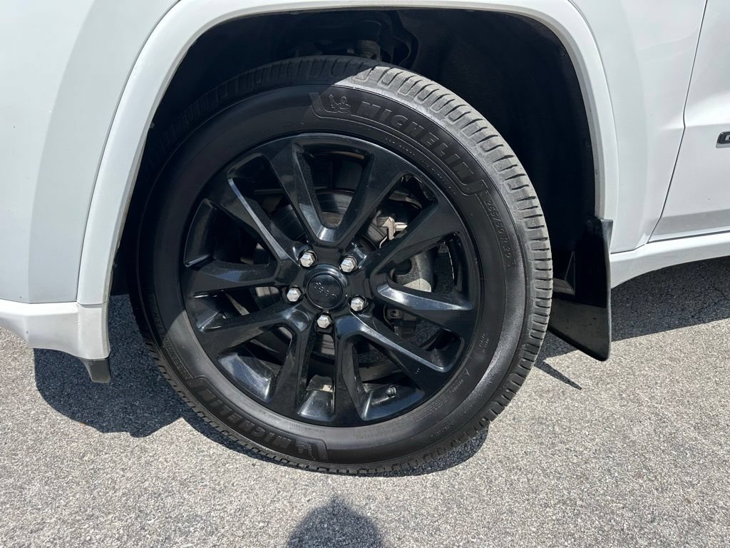 Used 2018 Jeep Grand Cherokee Altitude RWD image 37