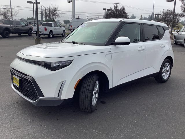 Used 2024 Kia Soul LX w/ Option Group 015 FWD image 5