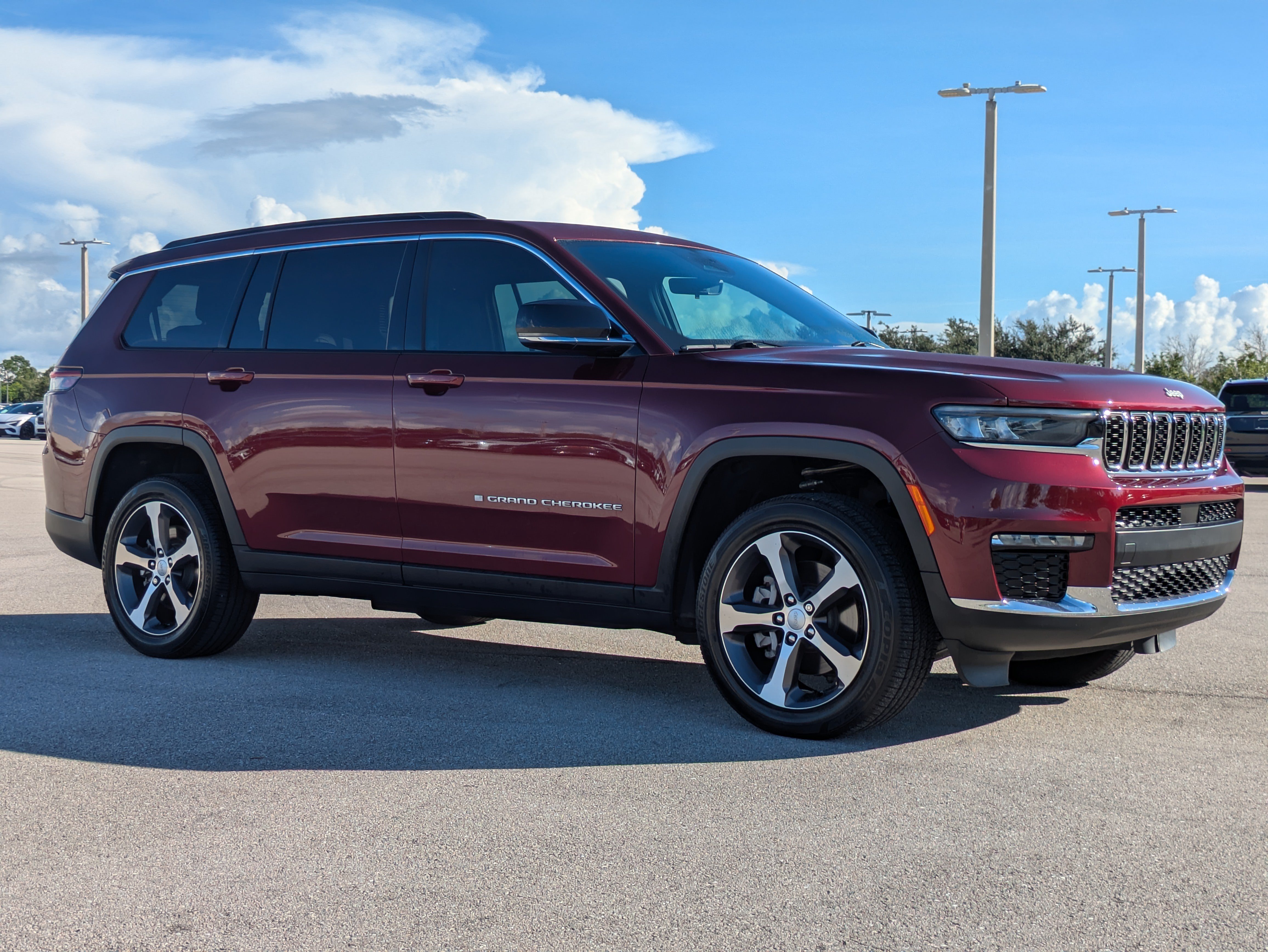 Used 2025 Jeep Grand Cherokee L Limited w/ Trailer Tow Package AWD/4WD image 2