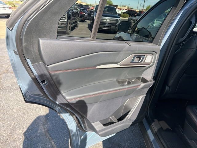 Used 2025 Ford Explorer ST AWD/4WD image 24
