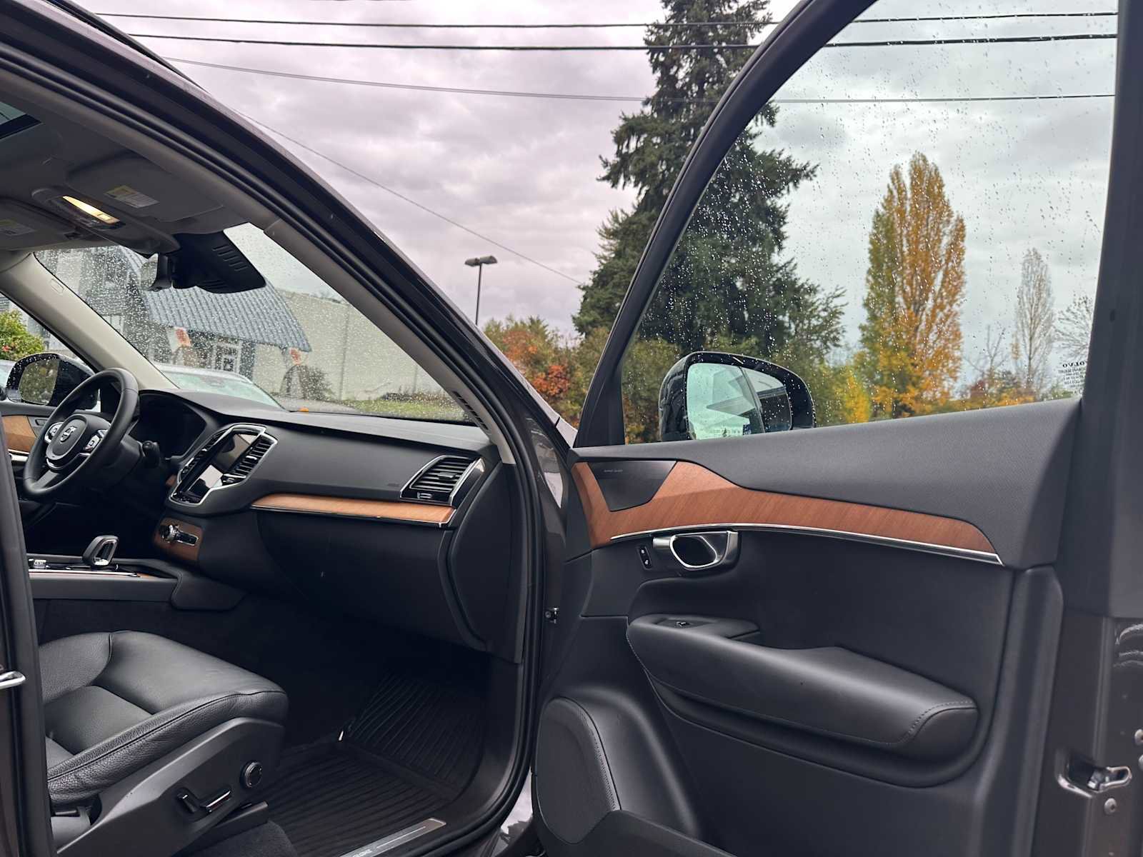 Certified 2023 Volvo XC90 T8 Plus image 19