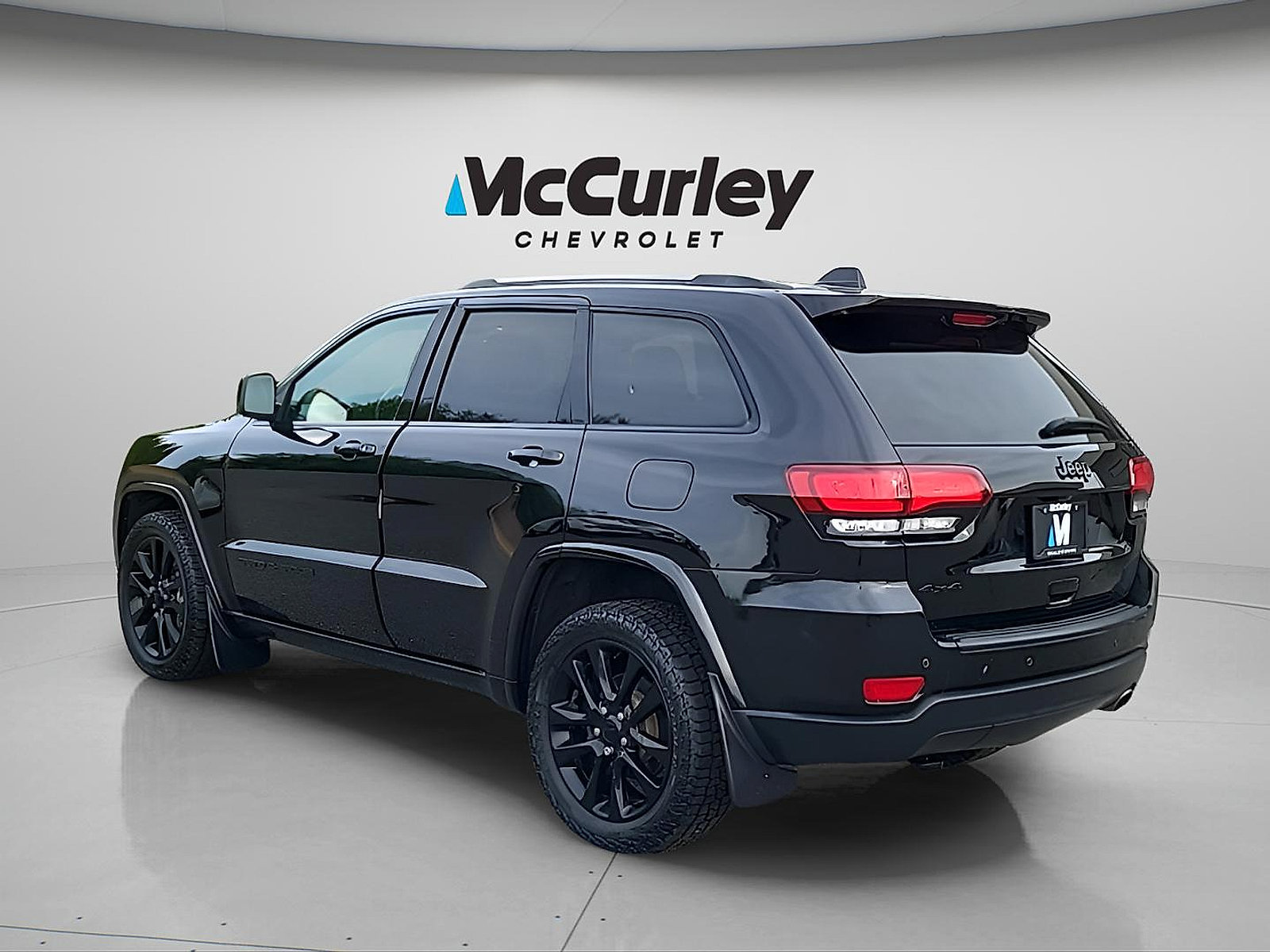 Used 2019 Jeep Grand Cherokee Altitude AWD/4WD image 5
