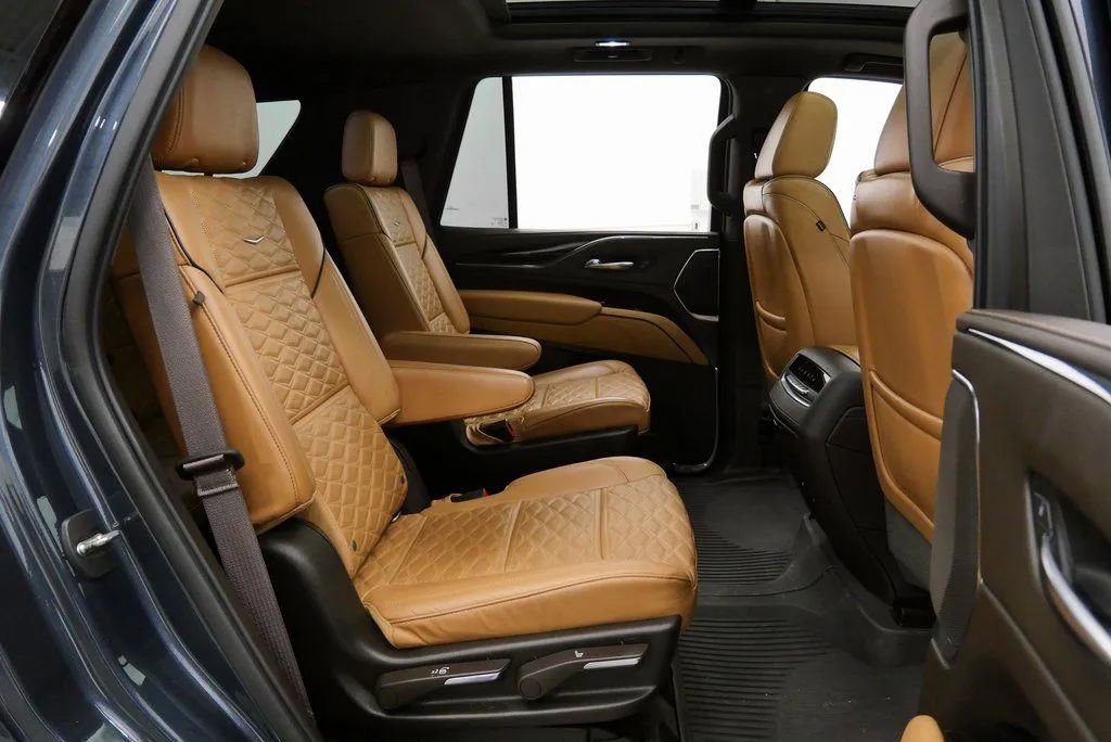 Used 2021 Cadillac Escalade Premium Luxury w/ Driver Assist Tech Package AWD/4WD image 19