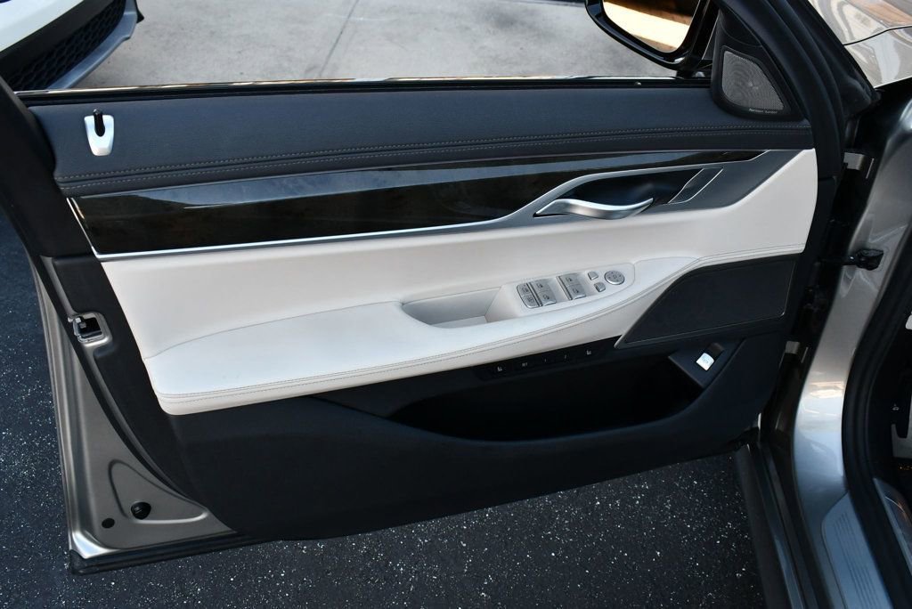 Used 2020 BMW 740i w/ Luxury Rear Seating Package image 11