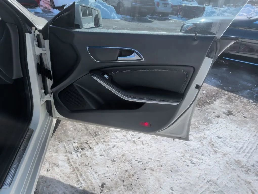 Used 2016 Mercedes-Benz CLA 250 4MATIC image 15