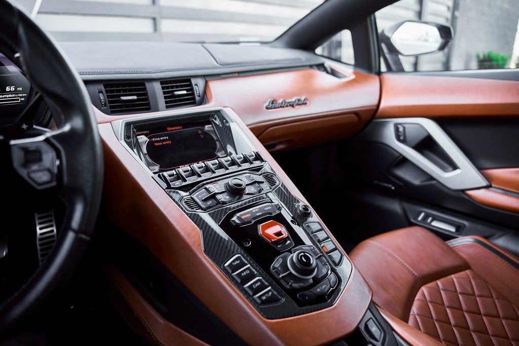 Used 2018 Lamborghini Aventador S image 65