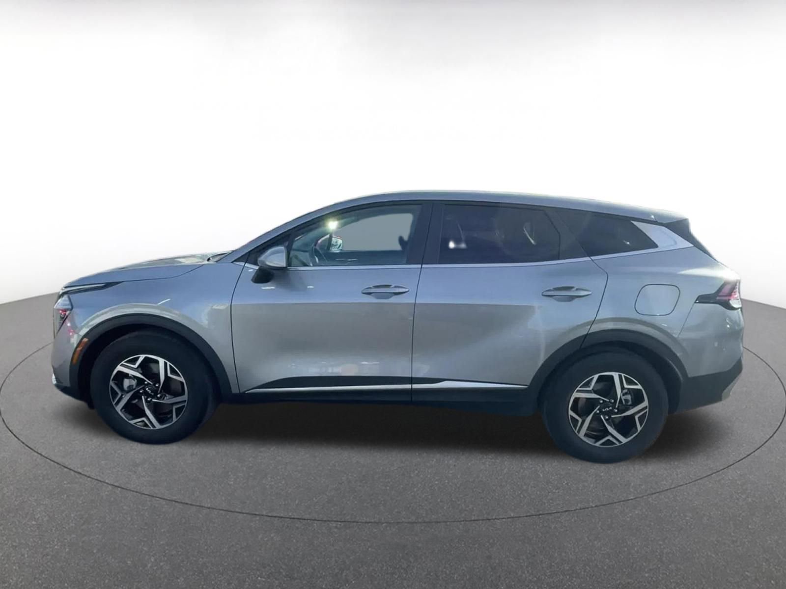 Used 2025 Kia Sportage LX image 9