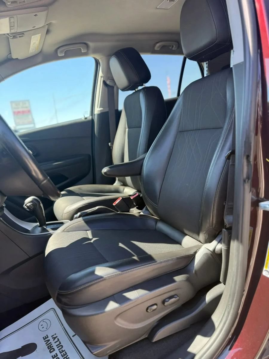 Used 2022 Chevrolet Trax LT w/ Driver Confidence Package AWD/4WD image 13