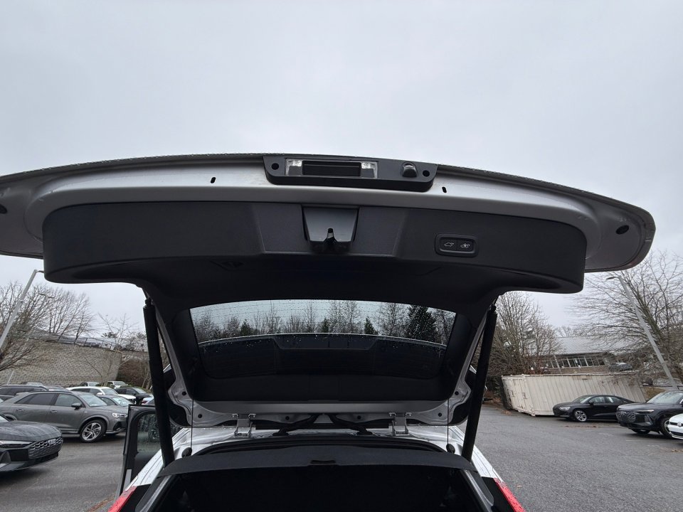 Used 2019 Volvo XC40 T5 Momentum image 14