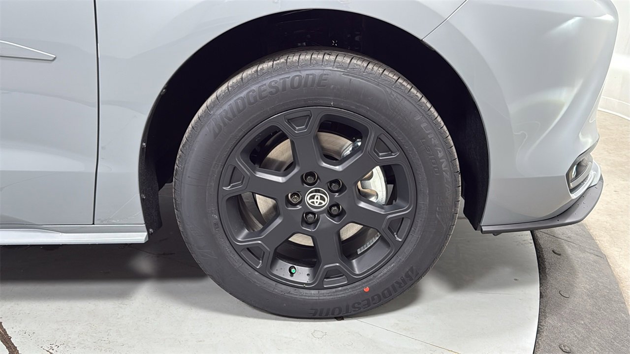 New 2026 Toyota Sienna XLE Woodland Edition image 22