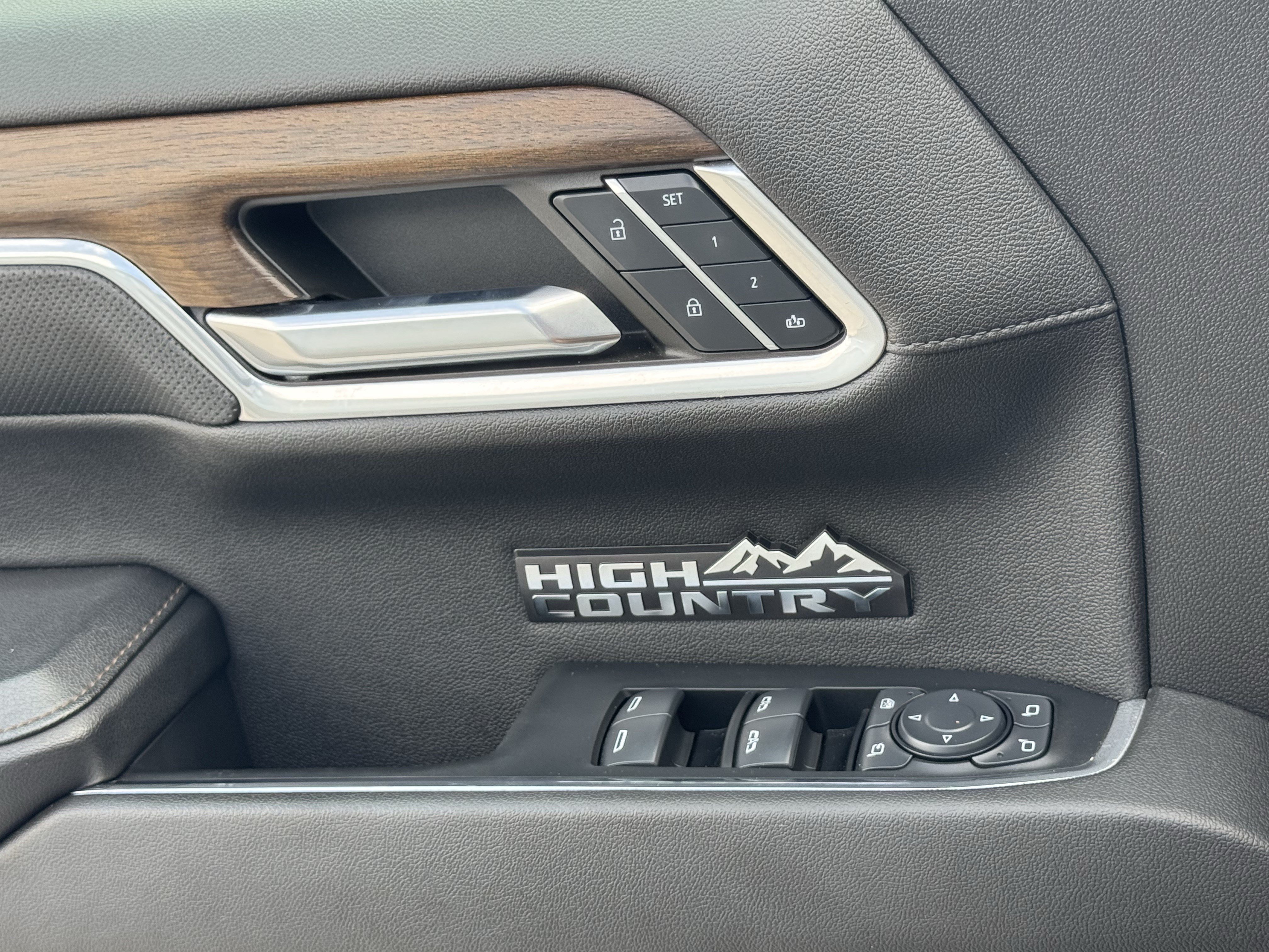 Used 2024 Chevrolet Silverado 1500 High Country w/ Technology Package AWD/4WD image 23