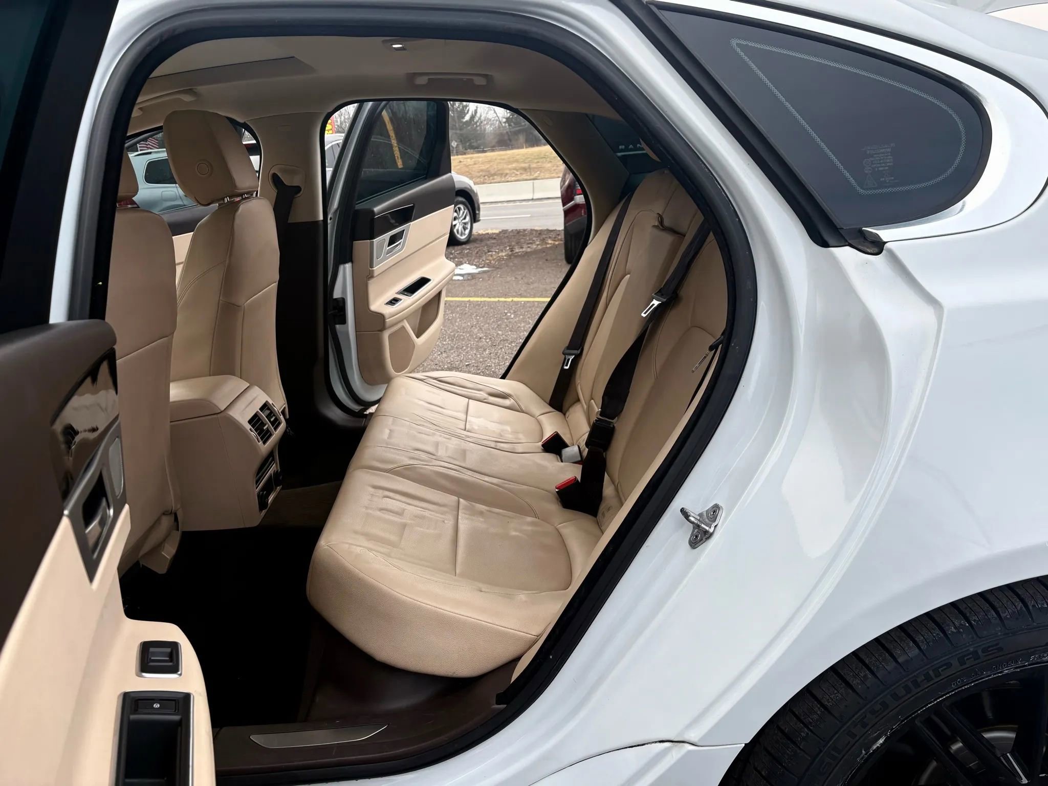 Used 2016 Jaguar XF Premium image 18