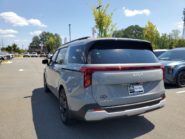 New 2026 Kia Carnival EX FWD image 4