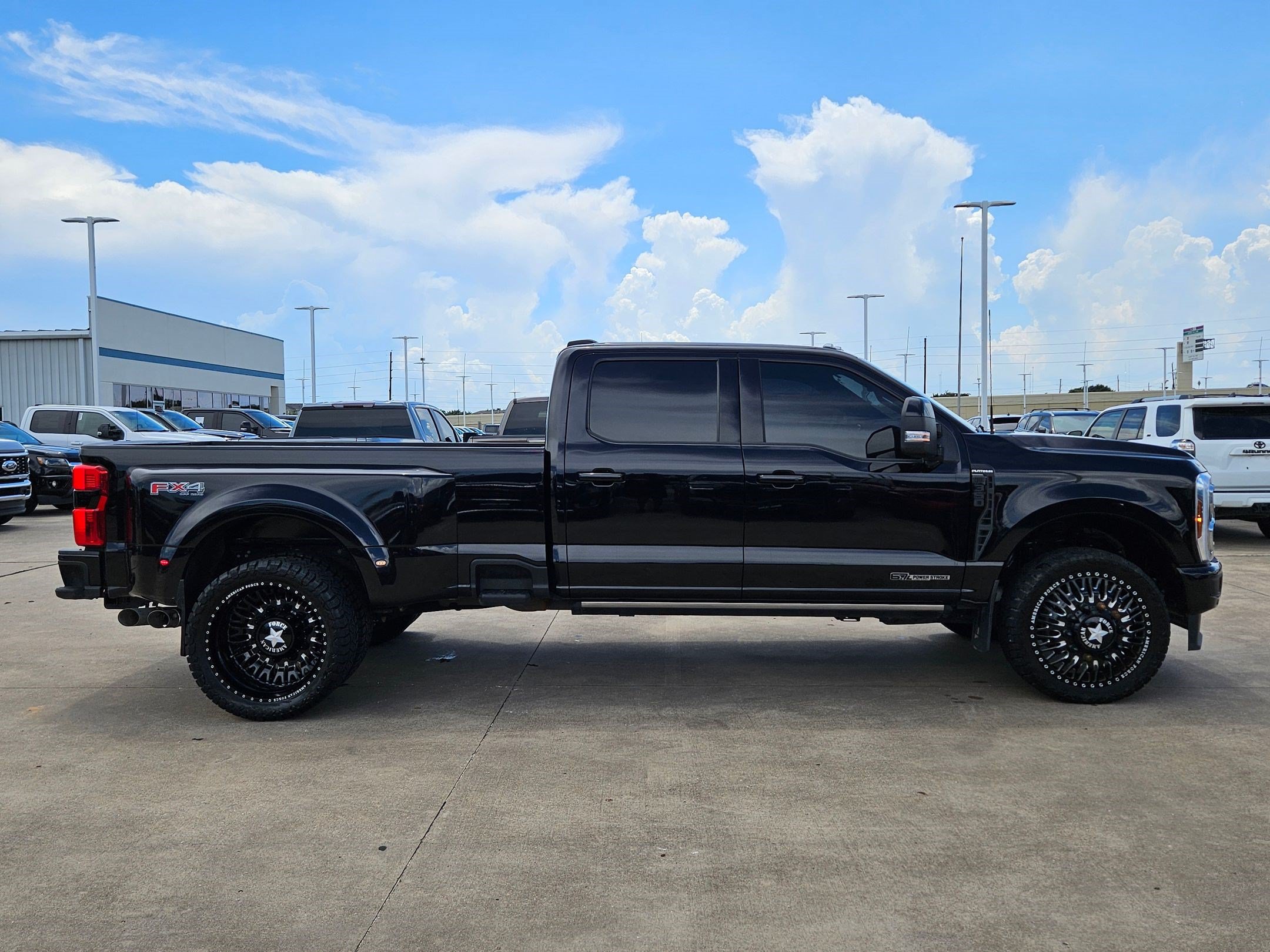 Used 2025 Ford F350 Platinum AWD/4WD image 2