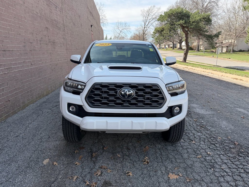 Used 2023 Toyota Tacoma TRD Sport w/ Advanced Technology Package AWD/4WD image 2