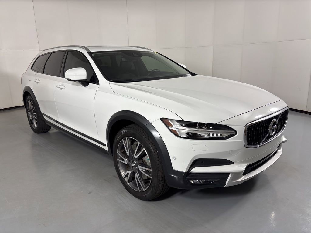Used 2018 Volvo V90 T6 Cross Country w/ Convenience Package image 2