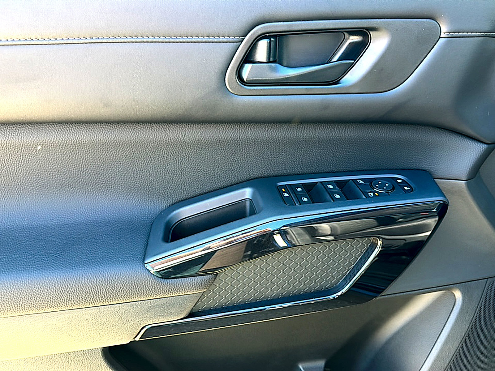 New 2026 Nissan Pathfinder SV image 13