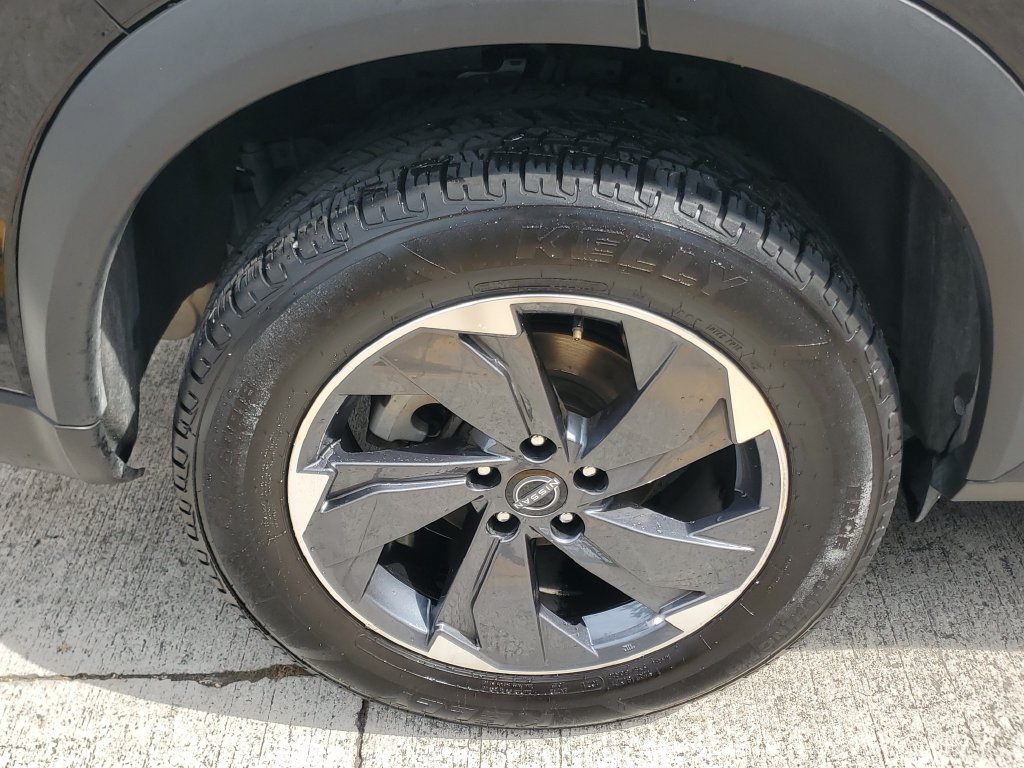 Certified 2025 Nissan Rogue SV FWD image 7