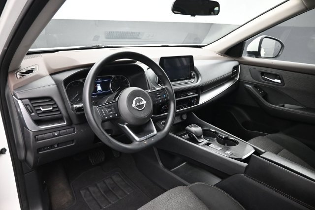 Used 2023 Nissan Rogue SV FWD image 16