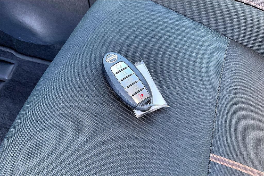 Used 2020 Nissan Versa SR FWD image 32