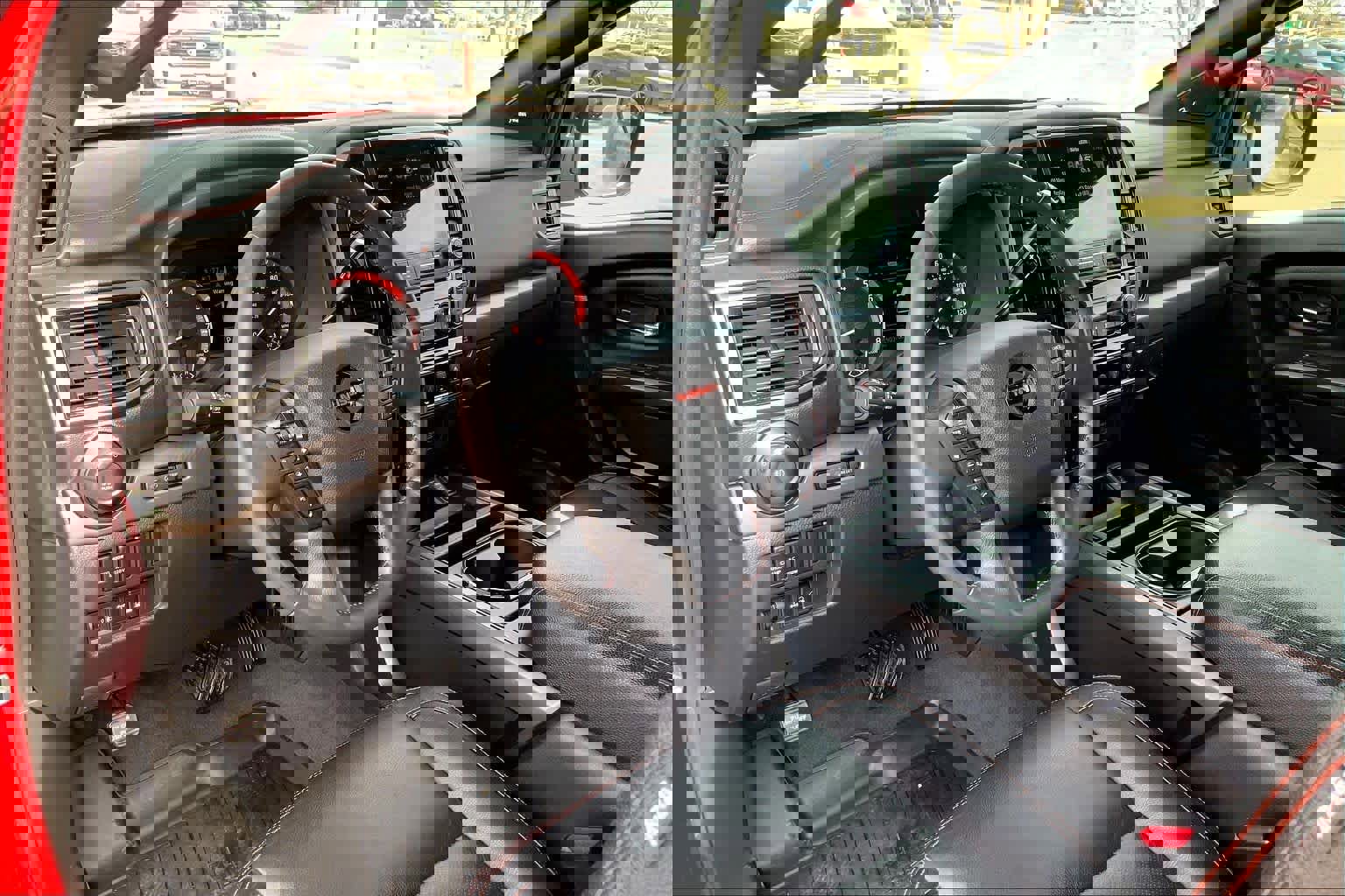 Used 2022 Nissan Titan PRO-4X w/ Pro-4x Convenience Package image 17