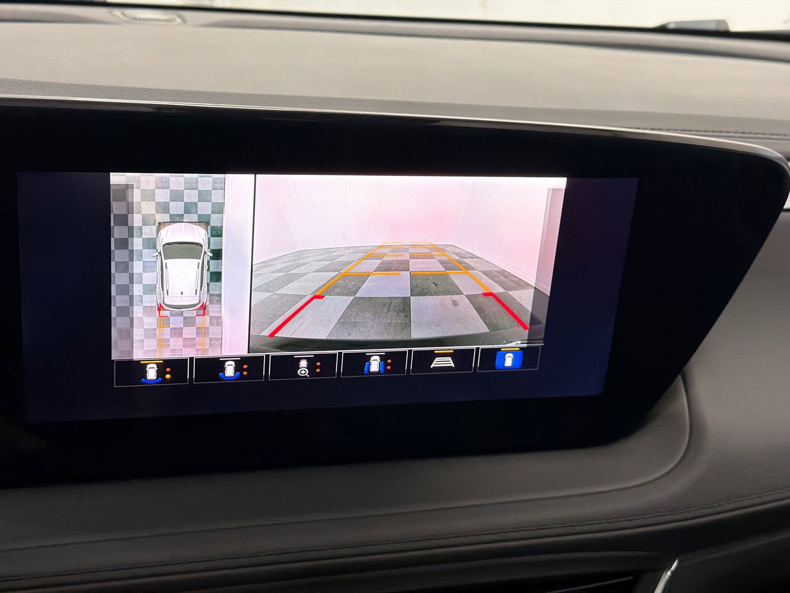 Used 2025 Buick Encore GX Avenir w/ Avenir Technology Package image 26