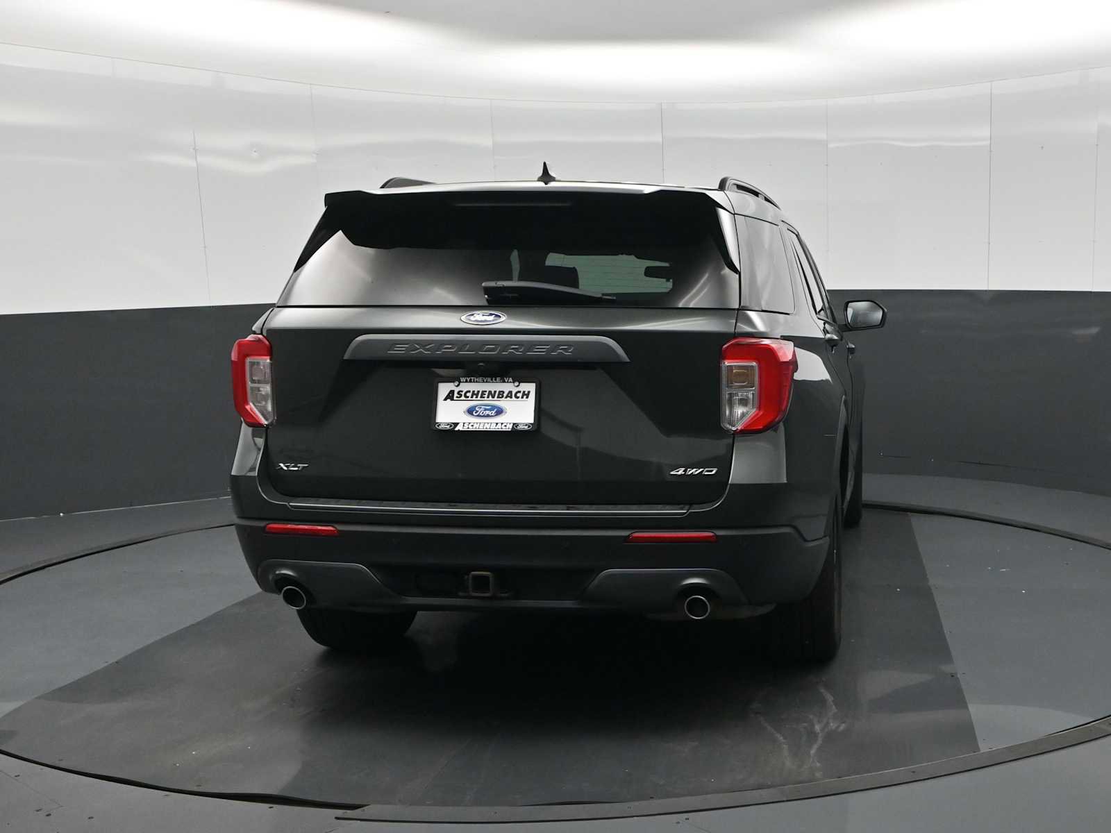 Used 2023 Ford Explorer XLT w/ Equipment Group 202A AWD/4WD image 8